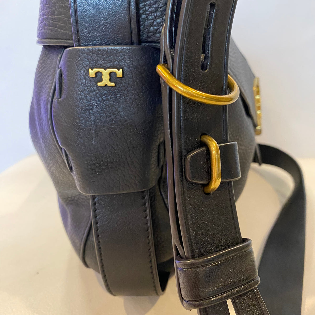 TORY BURCH Black Leather Gemini Link Shoulder Bag – Style Exchange