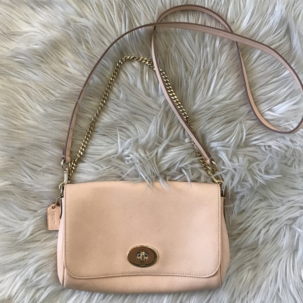 COACH Apricot Leather Turnlock Crossbody/Shoulder Bag – Style