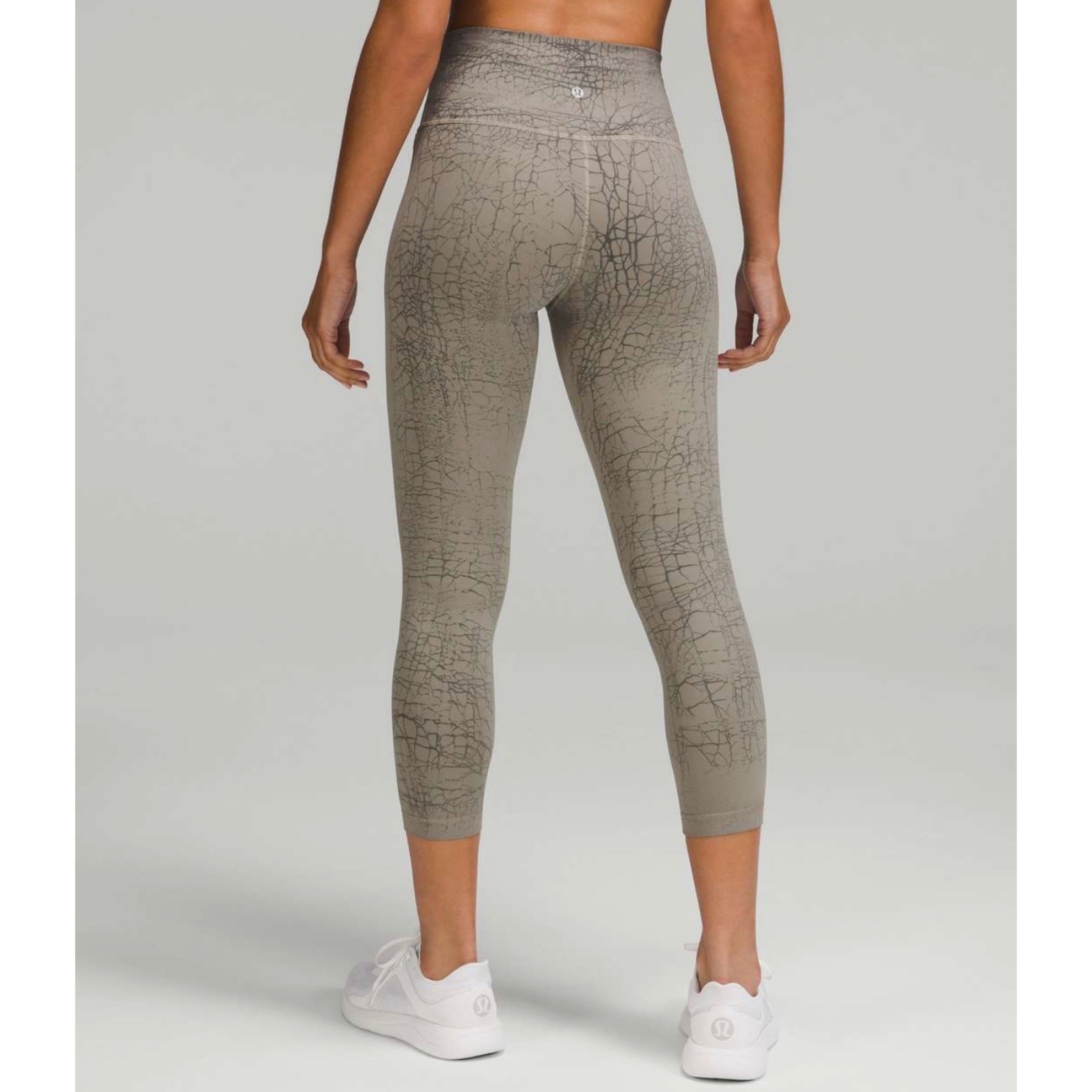 r*o様 Wunderlang 3-4Y Lululemon Wunder Train High-Rise Crop 23