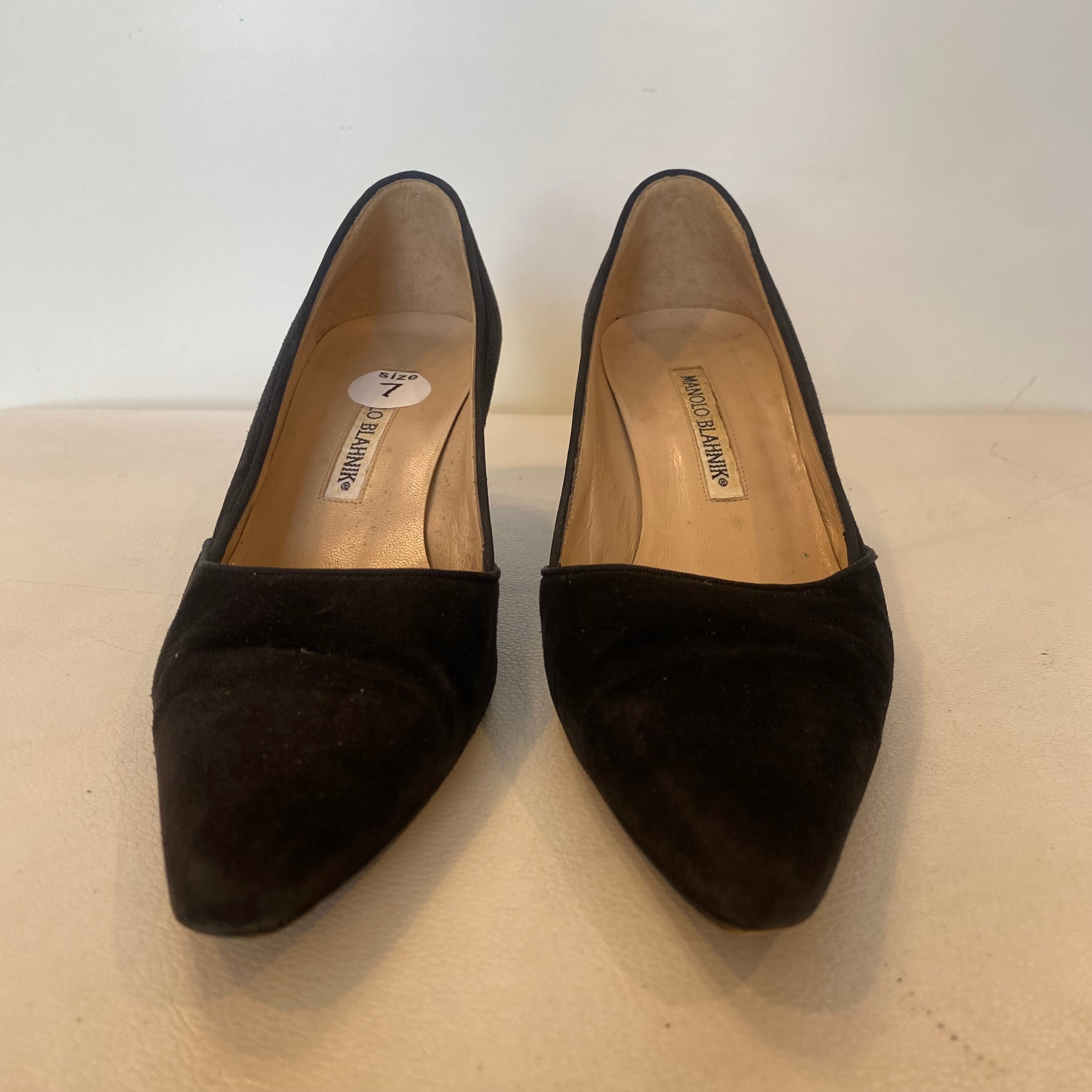 MANOLO BLAHNIK Black Suede Kitten Heels Size 7 – Style