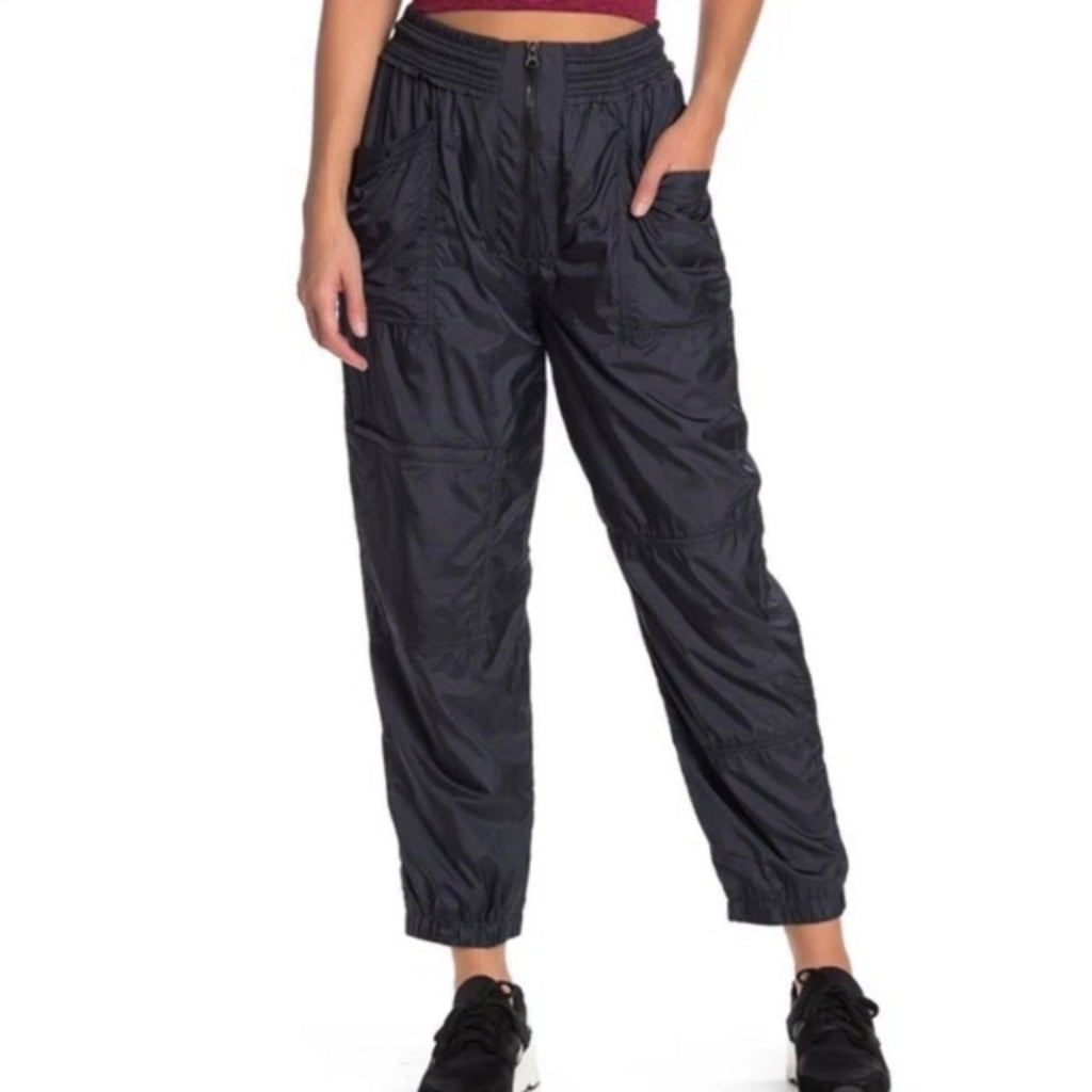 FREE PEOPLE Movement
Tell Me About Cargo Zipper Jogger Gray Size XS