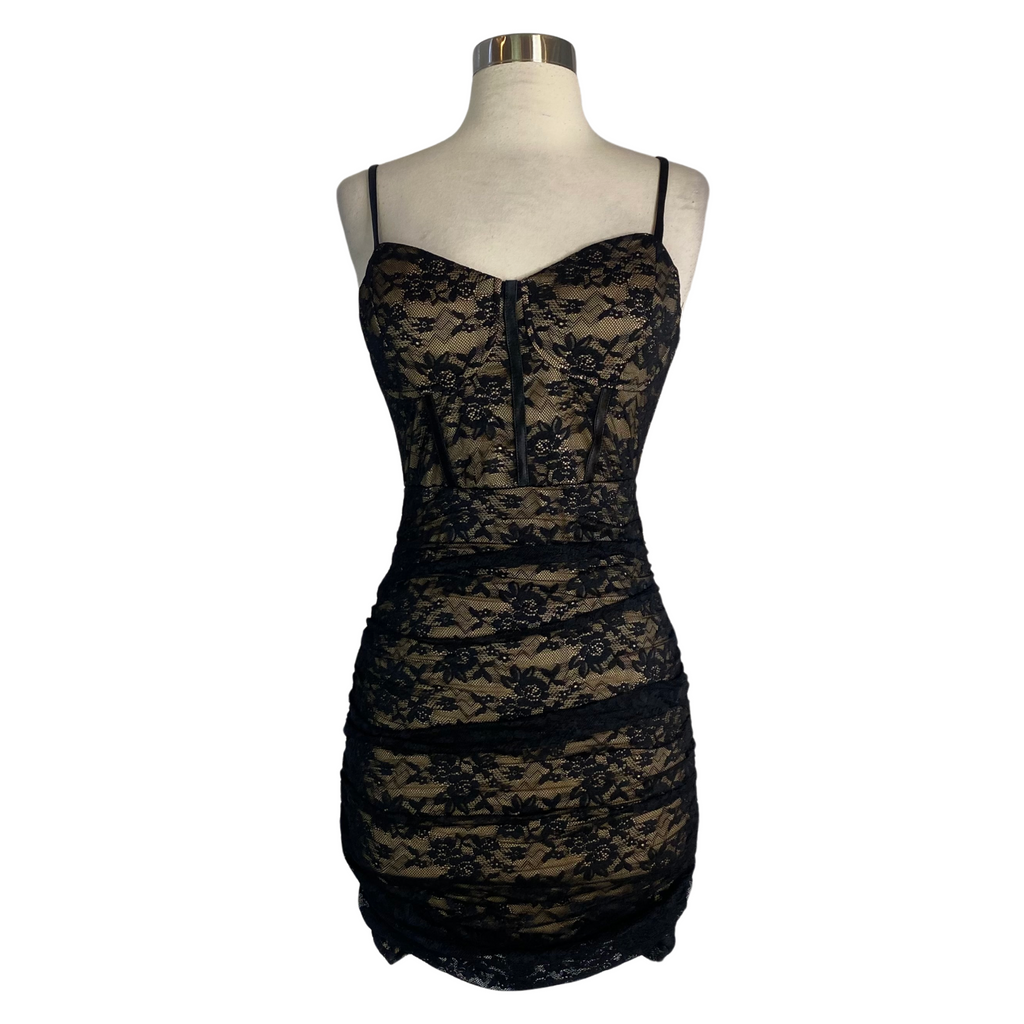Short lace dress black sales