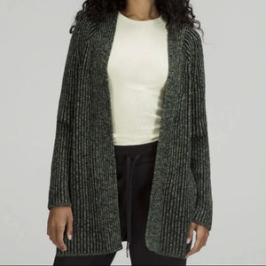 Lululemon Cotton
Cashmere Blend Sweater Wrap
Green Foliage/Black Size 6 NWT
