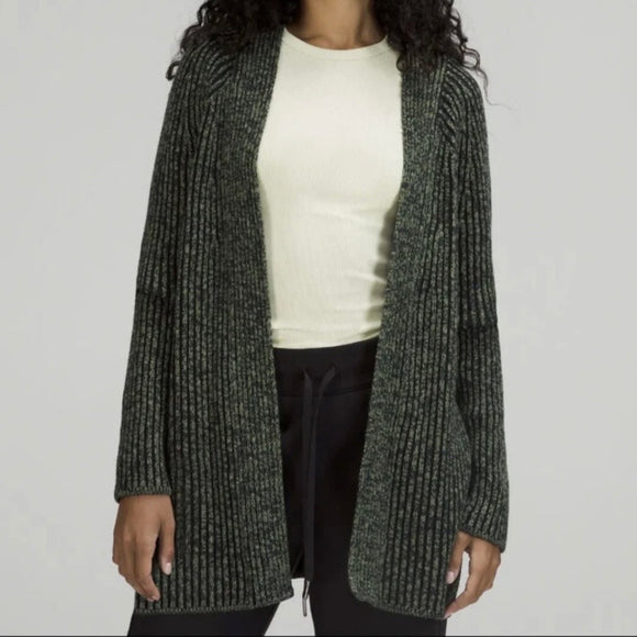 Lululemon Cotton
Cashmere Blend Sweater Wrap
Green Foliage/Black Size 6 NWT