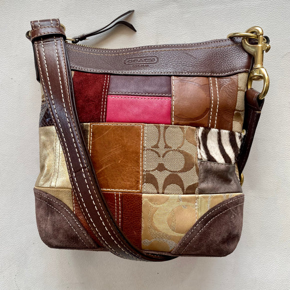 Coach Handbag Purse Gallery Holiday Patchwork 10435 Multicolor Leather  Swingpack – St. John's Institute (Hua Ming)
