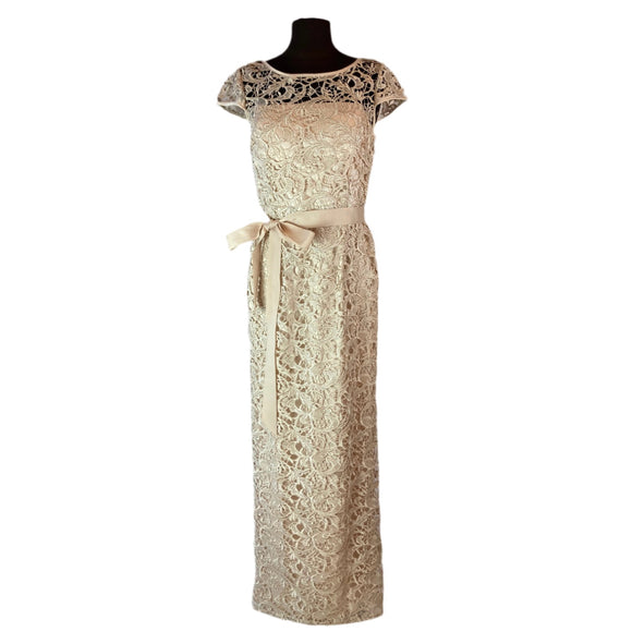 ADRIANNA PAPELL
Champagne Taupe Lace
Embroidered Gown With Ribbon Sash Size 8