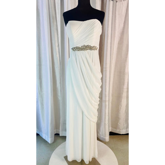 BOUTIQUE Long White Gown Size 6 NWT