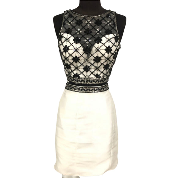 BOUTIQUE Short Black & White Two Piece Gown Size 8