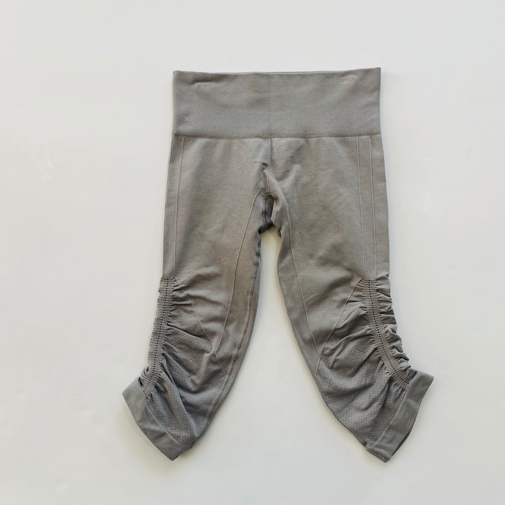 LULULEMON Capri Leggings Light Gray Size 6 – Style Exchange