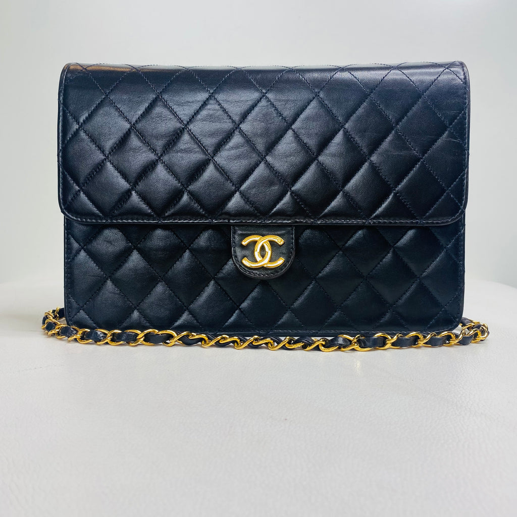 CHANEL Vintage Black Quilted Lambskin Leather Medium Single Chain