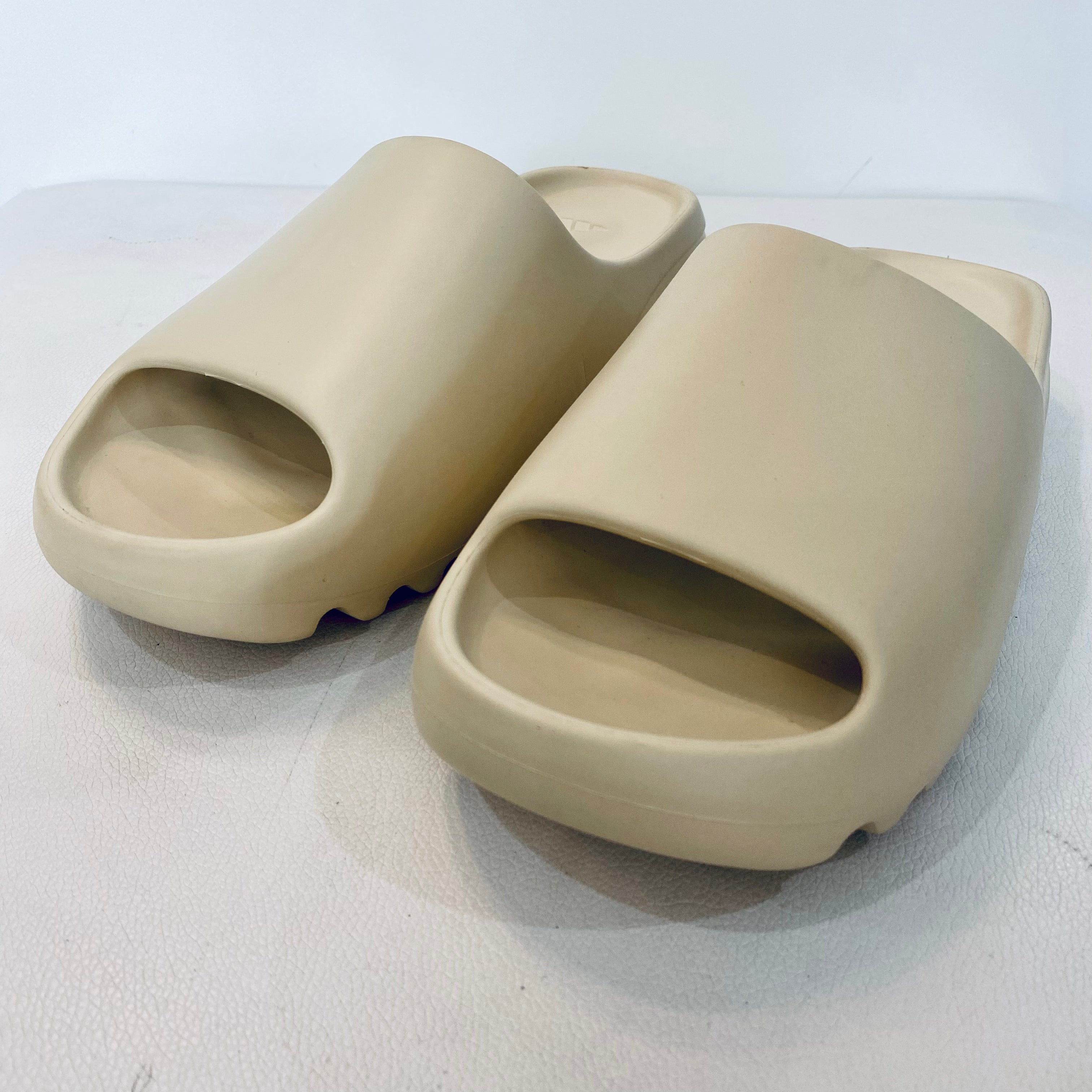 1度のみ着用極美品✨adidas yeezy slide bone 🔥Yeezy Slide Bone size 11🔥 (Brand New in Box) | eBay