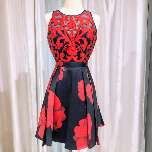 BOUTIQUE SHORT NAVY AND RED FLOWER PATTERN DRESS SIZE 4