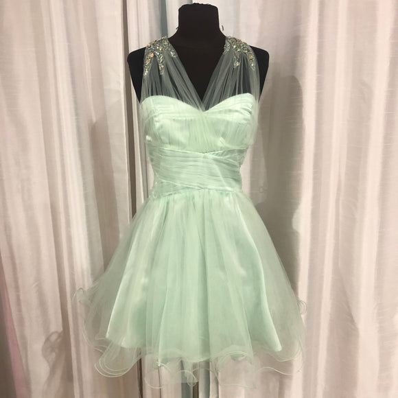 BOUTIQUE Short Mint Green Gown Size 13