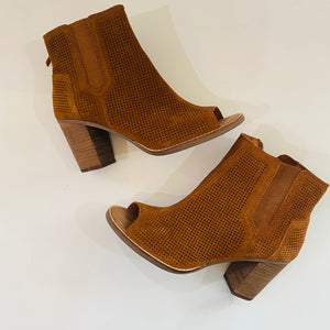 TOMS Majorca Perp Toe Bootie Cinnamon Suede Perforated Size 8.5