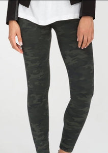 Spanx® Look At Me Now Green Camo Seamless Leggings
