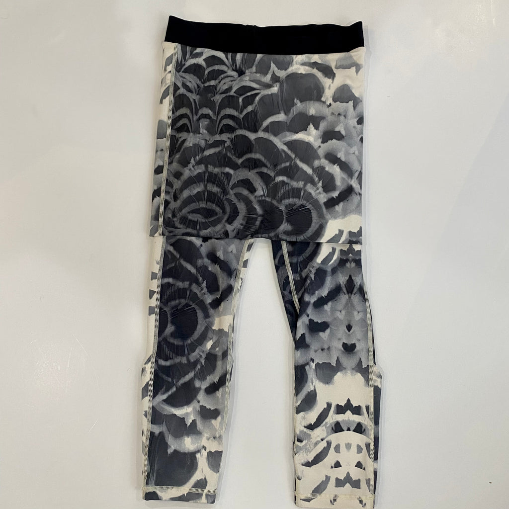 LULULEMON Gray Skirted Capri Leggings Size 4 – Style Exchange